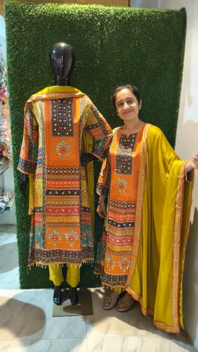 [M994791] Pure Crepe Suit with Gotta Patti & Mirror Work, Shiffon Dupatta